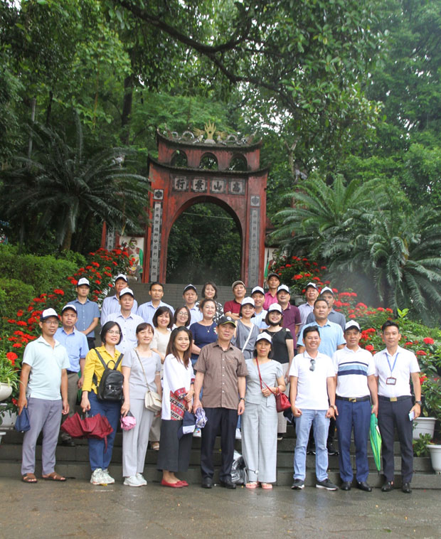 Công ty cổ phần Địa chất Việt Bắc -TKV tổ chức dâng hương tại Đền Hùng